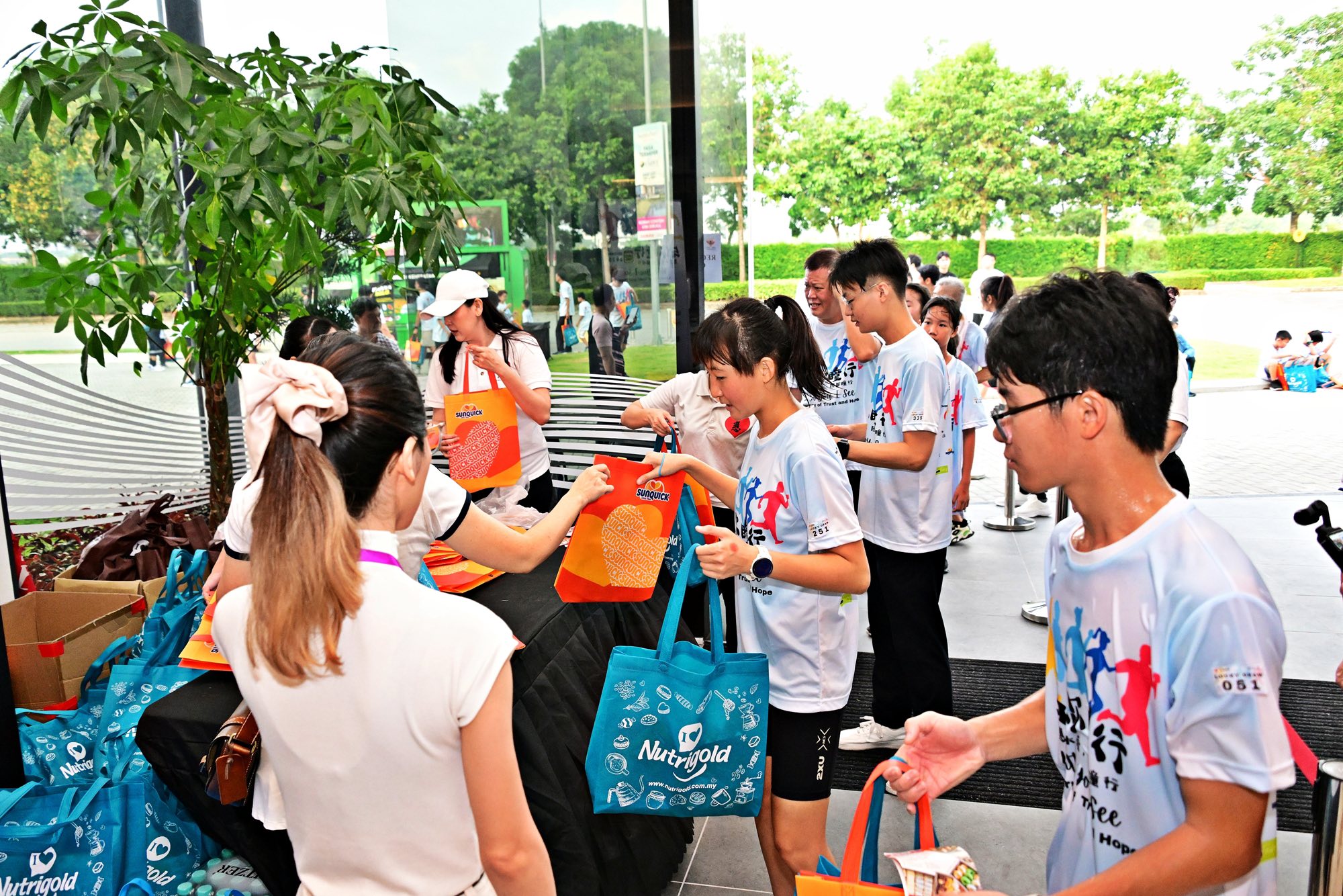 575752597_876160494760427_3599369890183972569_n