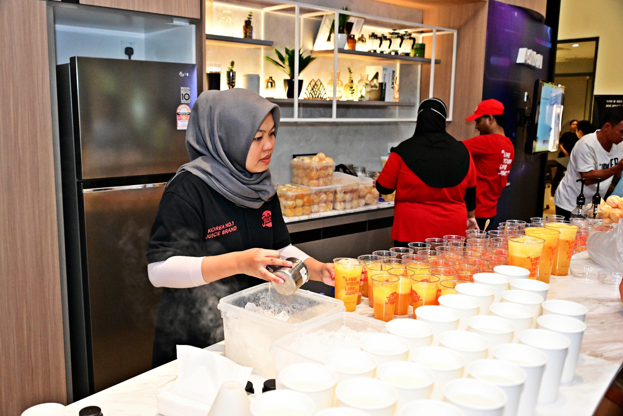 576978033_877670377942772_8942178757784053562_n